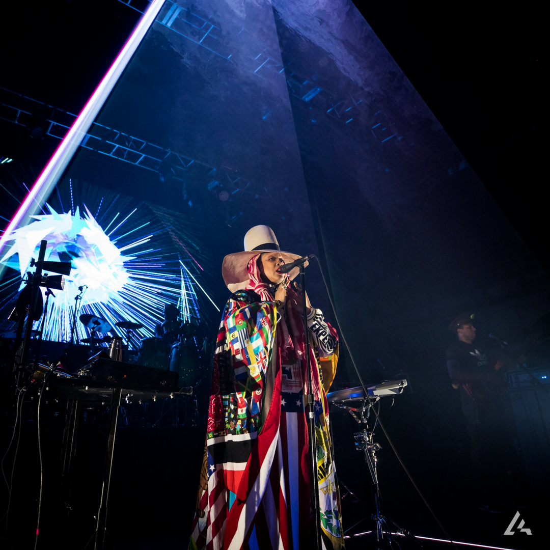 Lit_Creative_LA's tweet photo. Who's ready for Badu and Common this weekend at the Wintrust Arena? #Baduizm #Queen #TBT https://t.co/3HwohPMmv9