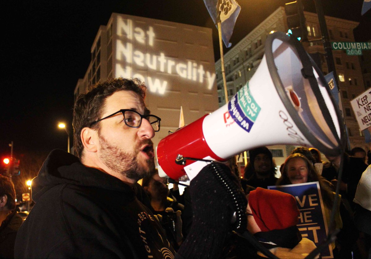 Peterjpratt's tweet photo. Images from the #TelecomProm #VerizonProtest today in #DC outside the Hilton where #FCC chairman Pai was being wined and dined by Telecom CEOs. 

Our messaging was pretty clear. #NetNeutrality NOW! 

https://t.co/lUA26QBzWS by #schock https://t.co/cKGkX4pykg