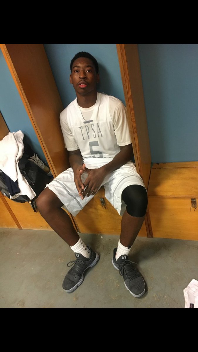 Money_the_man's tweet image. 43pts 7ast 2stl 2blk with a W. I couldn't do it without GOD and TCOOK. I love bro bro ik you up there looking of us. Everything I do for you.🙌💪💯 #LongLiveTCOOK#TCWORLD