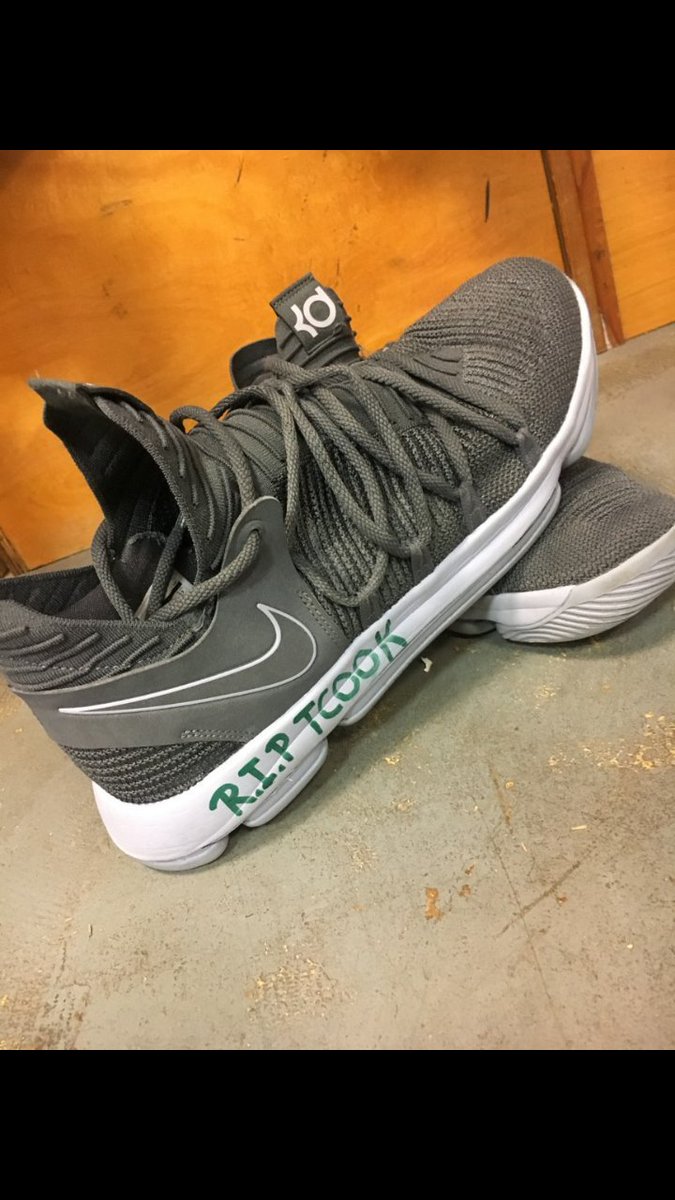 Money_the_man's tweet image. 43pts 7ast 2stl 2blk with a W. I couldn't do it without GOD and TCOOK. I love bro bro ik you up there looking of us. Everything I do for you.🙌💪💯 #LongLiveTCOOK#TCWORLD