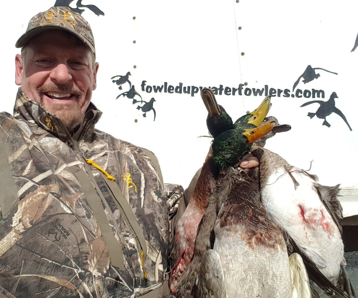 DavidProffitt1's tweet photo. A fist full of ducks always makes me smile ~ See the Video Tips at https://t.co/Gp4xOPvXX6 #migrationnation #thegrind #flywaybyway #waterfowl https://t.co/fjOuDX3BX7