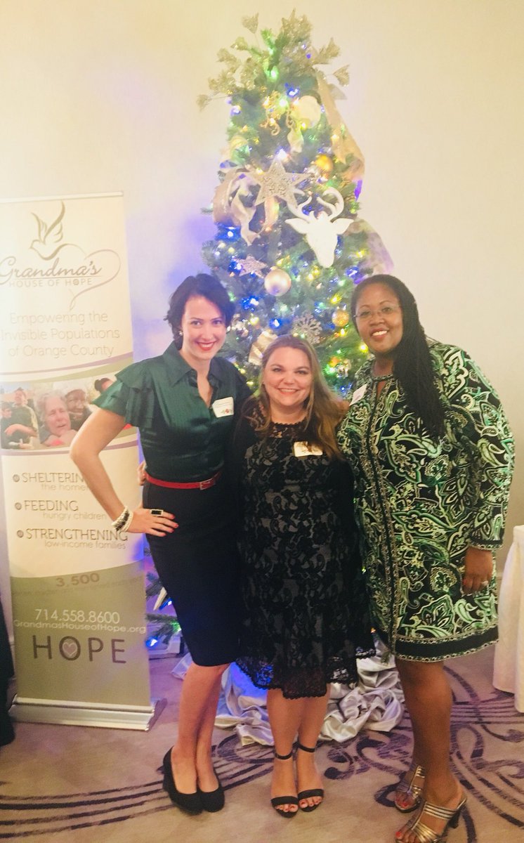 ATACarnetAmanda's tweet photo. #WITOC Holiday Charity event benefiting Grandma’s House of Hope @RoanokeTrade team enjoying the festivities. Trading Tweets with @skross https://t.co/Nfcp1MnhJ9