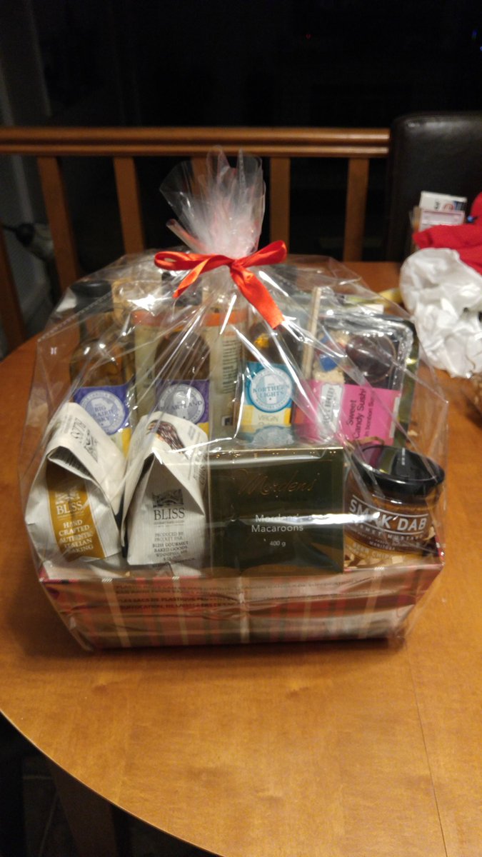 BexinthePeg's tweet photo. Basket full of #mbmade products headed to the Matlock Fire Department Christmas party. @Smakdabfoods @sweetCbakery @MordensofWpg @NaturesFarm1 #buylocal #xvcanolaoil https://t.co/OllkEhmuQp