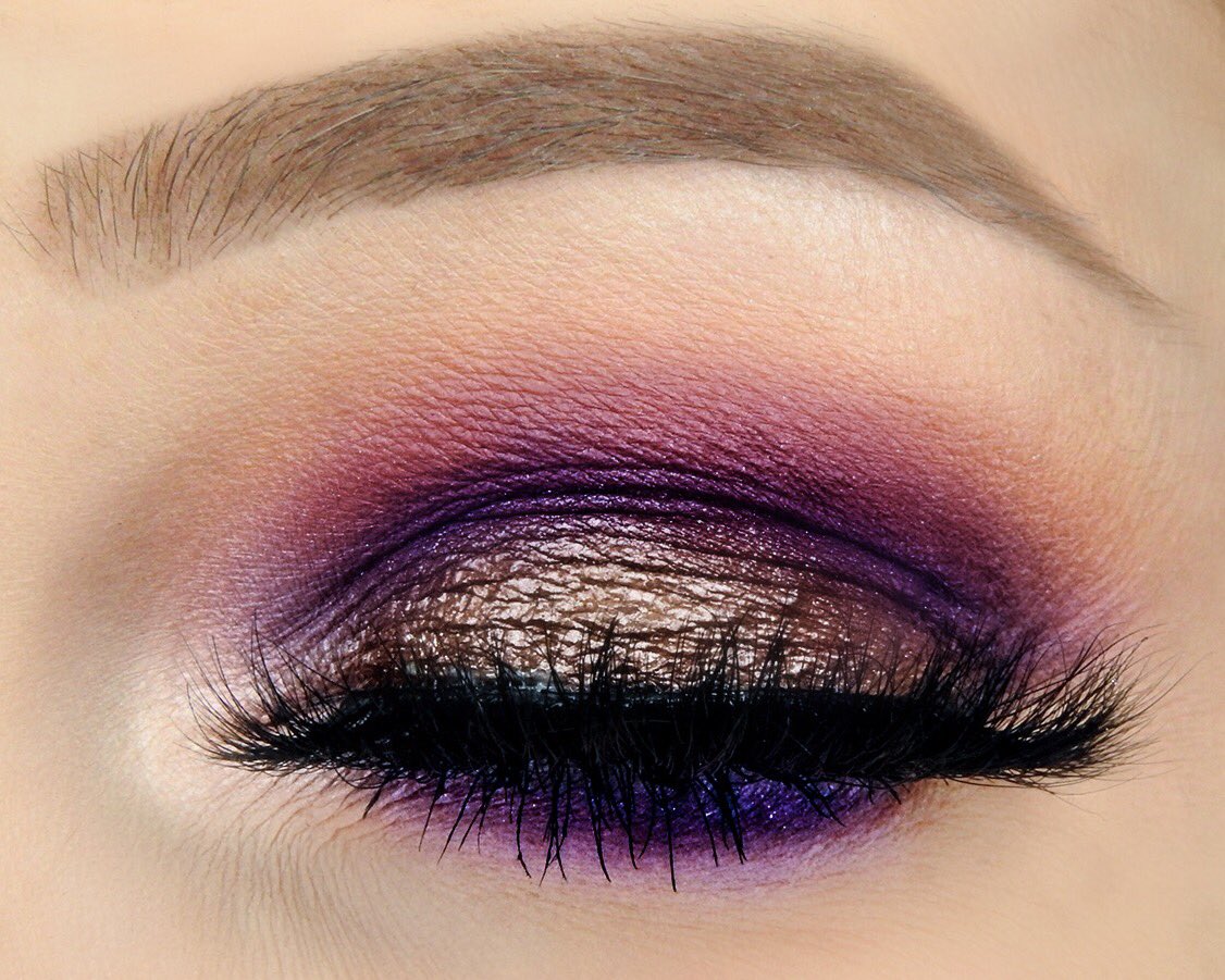 linzlewsions's tweet photo. @natasha denona Lila palette @ABHcosmetics brows @tartecosmetics @ESQIDO https://t.co/ksLWLtzN0V