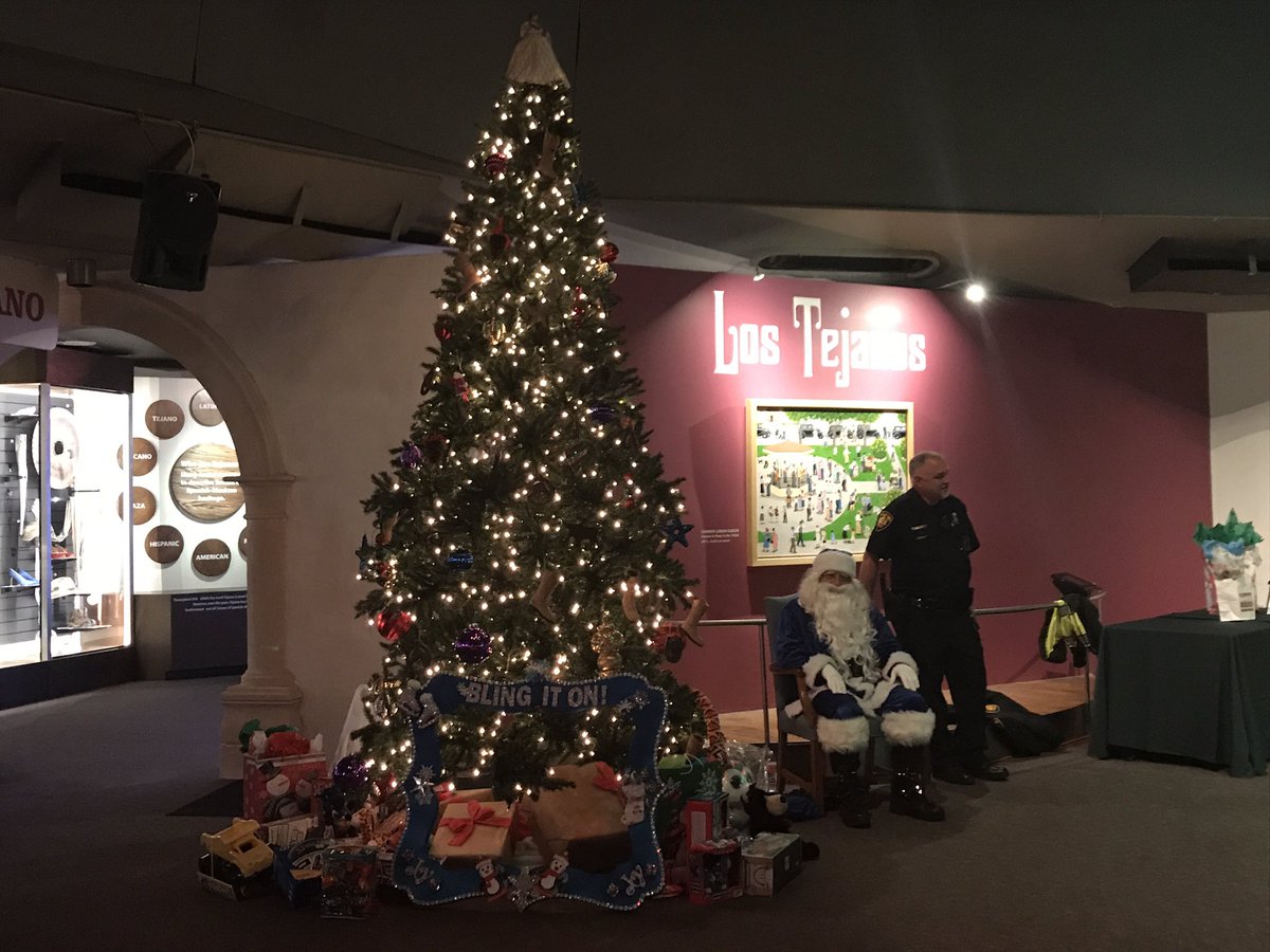 TexanCultures's tweet photo. At the mistletoe madness mixer hosted by @TheSAWCC at @TexanCultures! #myITC #sawcc https://t.co/iKUA5FjRkW