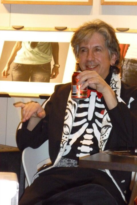 wilybo's tweet photo. After the show is over… #Portugal #RattlinBone https://t.co/ddR64O8SpP