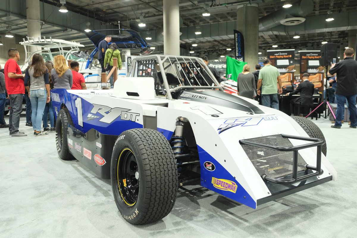 YamahaMotorUSA's tweet photo. Our take on the auto, the @yamahadirttrack R1DT prototype @LAAutoShow . #yamaha #r1dt #LAAS2017 #LAAutoShow https://t.co/moytGDsGD4