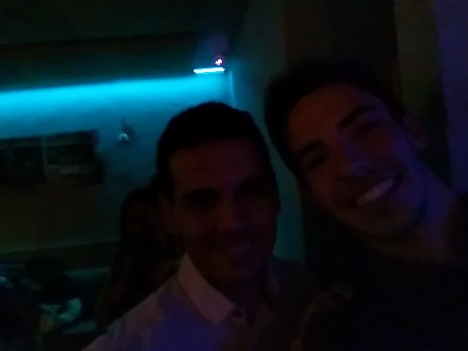 marcgarci33's tweet photo. De fiesta con @Vidonate #espaiblau #taperware #PuigdemontelnostrePresident https://t.co/6uxcoo4RE0
