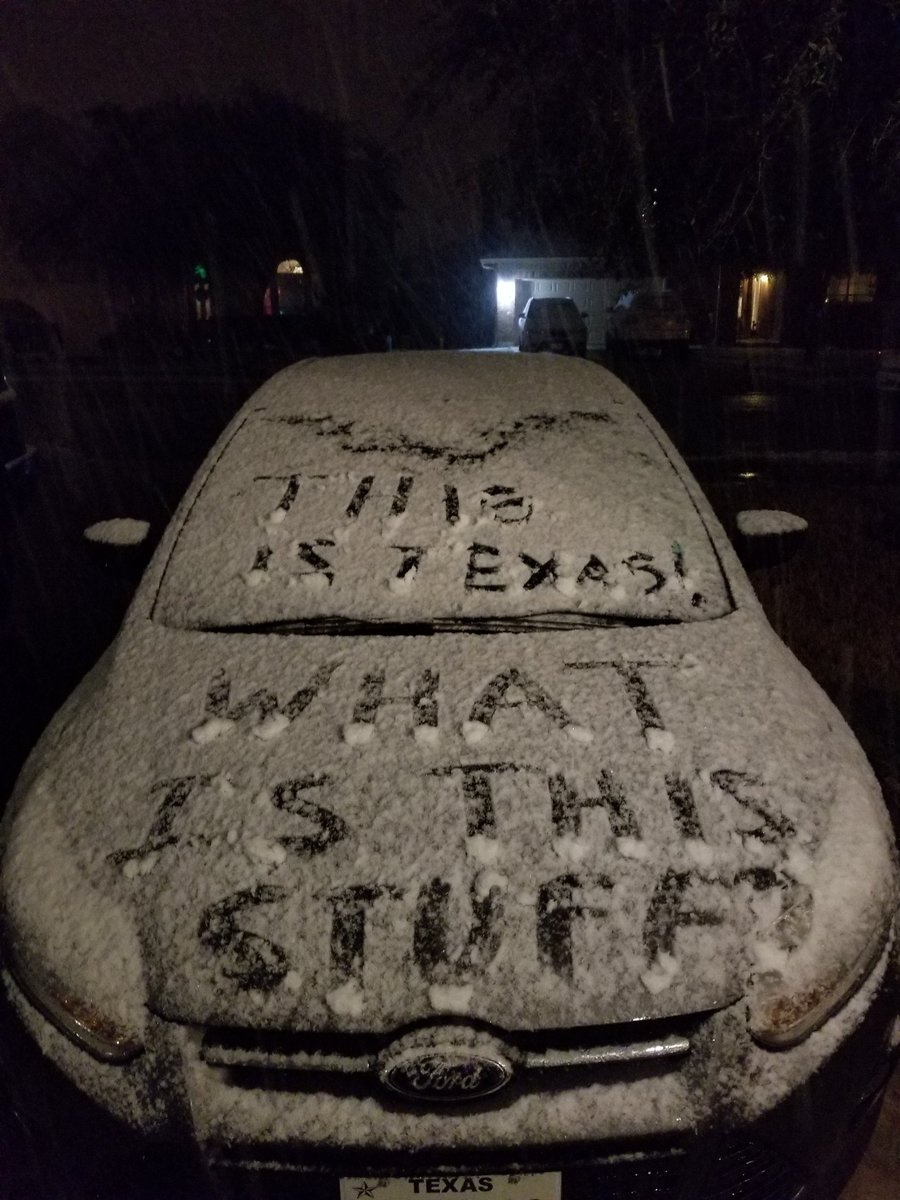 ArianaLea7's tweet photo. Oh my God. It's snowing in Texas!!! https://t.co/AsLZFWUAr5