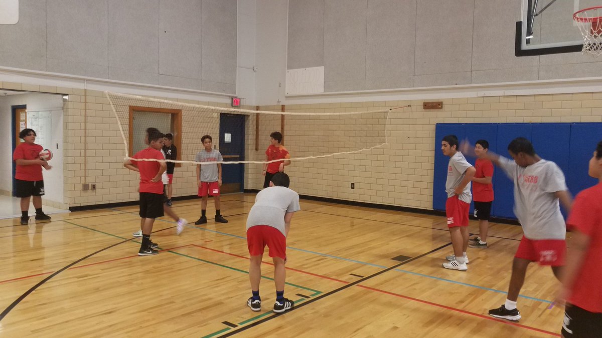 Sarah_N_Davis's tweet photo. 8th grade #students @LJMS_FCPS 
Demonstrating #Teamwork with students in #adapted #PE 🎖🏐 
#inclusion is the key to #success 🗝🗝🏆🏆 https://t.co/sXCLV46ier