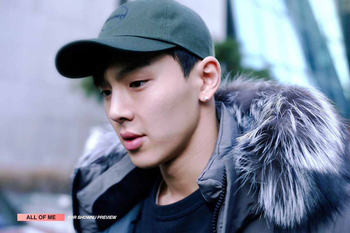 ALLOFME_SHOWNU's tweet photo. [pre🐻] 171208 뮤뱅 중간외출 셔누
어느각도에서 봐두 잘생겨써😍😍😍
#셔누 #SHOWNU #몬스타엑스 #MONSTA_X @OfficialMonstaX #드라마라마 #DRAMARAMA #THE_CODE https://t.co/tRCHeA9CIt