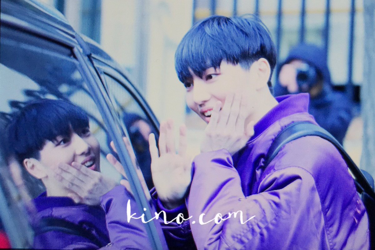 kinospics's tweet photo. “mirror mirror on the wall,  who's the cutest of them all?”  171208 ⋰˚☆ kinocom https://t.co/LrPn73vAlT