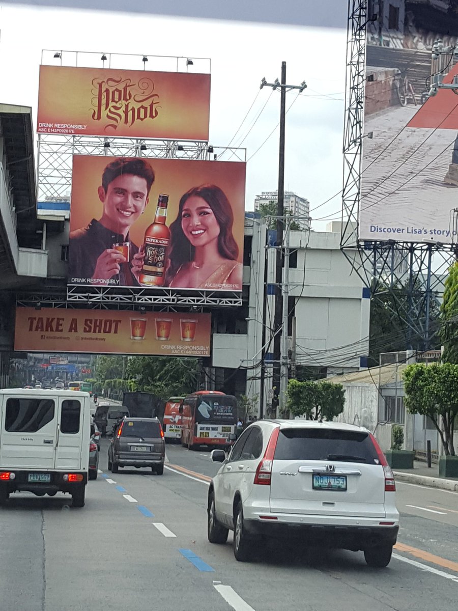 lavendermauve13's tweet photo. Dahil mag 2 hrs na kami da traffic... my consolation woohoo.. EDSA https://t.co/uUFj1Y4BQA