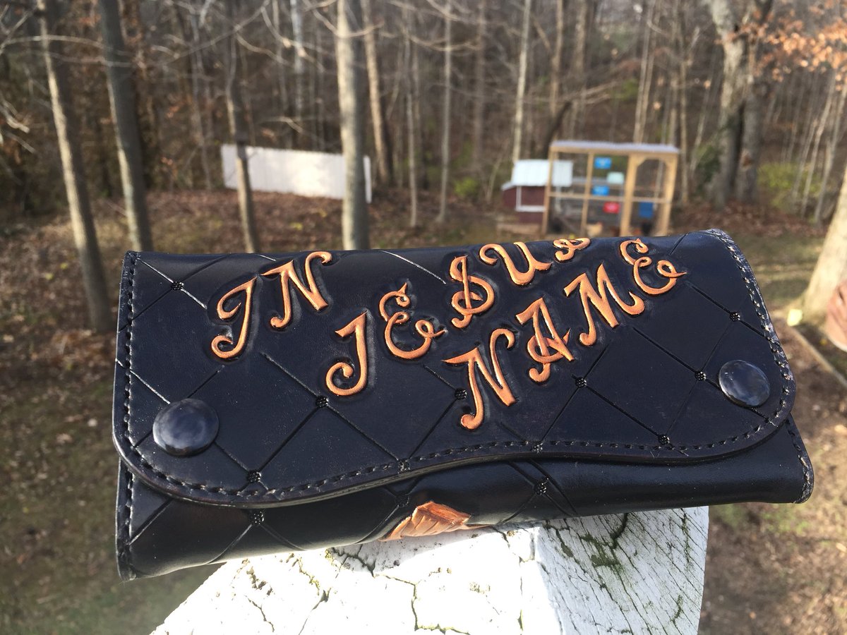 SkinPeddler's tweet photo. Another heirloom quality wallet out to its new owner. https://t.co/jD0stwcBn8