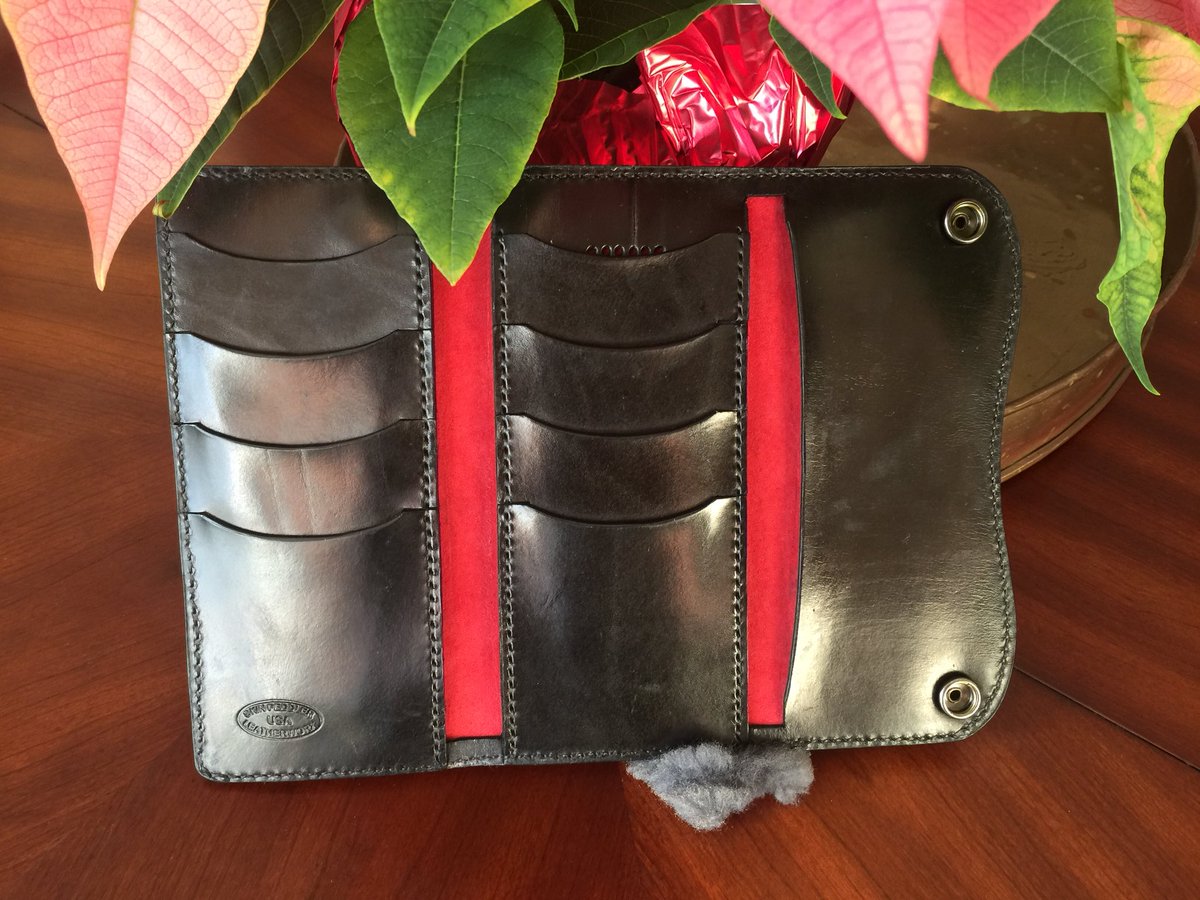 SkinPeddler's tweet photo. Another heirloom quality wallet out to its new owner. https://t.co/jD0stwcBn8