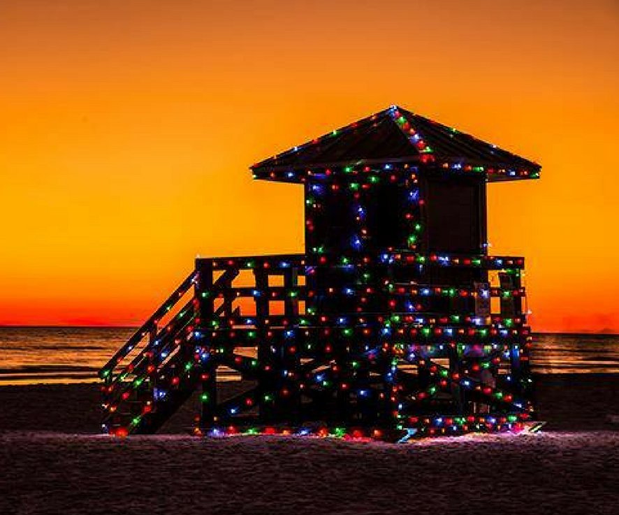 SKBungalows's tweet photo. A little twinkle lights and a little Christmas cheer make for a very merry sunset indeed. 

{Photo credit: Siesta Key Chamber of Commerce}

#siestakey #siestakeybungalows
#beach #Vacation #Florida #FloridaLife #SaltLife https://t.co/Bn16GtHcsz