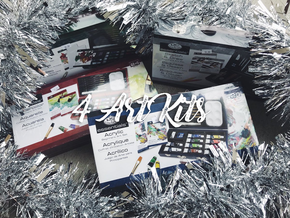 MoStateBkstore's tweet image. On the 4th day of gift giving the Bookstore gave to me 4 Art Kits your creative friends, 3 FitBits, 2 Boxer Briefs.. and a MacBook to help me study! 🎁❄️ #MoStateBookstore #12daysofgifts #HolidayTime #GoBears