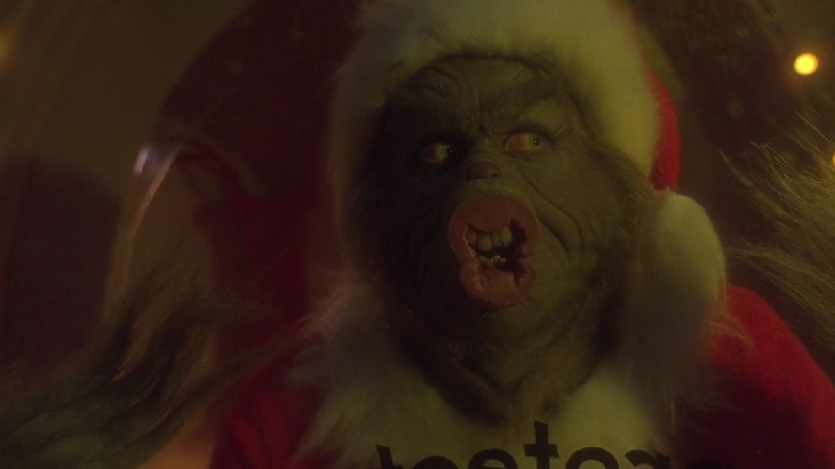 BellaC1026's tweet photo. I think the Grinch did the Kylie Jenner lip challenge idk... https://t.co/hpRvzhTJIR