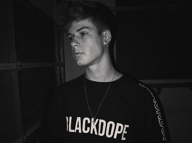 evilqueenson's tweet image. “I do things my way not my mothers way.”
~Son of Evil Queen. 
~Younger brother to Evie. 
~17 years of age
~ Disney Decadents 1-2 rp
~No good trouble some trouble maker. 
~Ship with Chem
~Detailed/Decretive
~Perhaps Rt and liked?