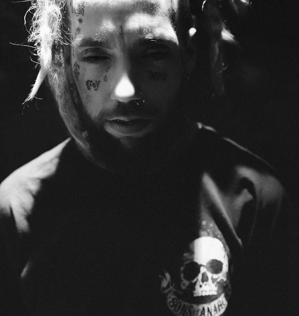 SuicideChrist's tweet photo. and this is how the story ends. 📷: @MaxDotBam https://t.co/CMOcqg11yh