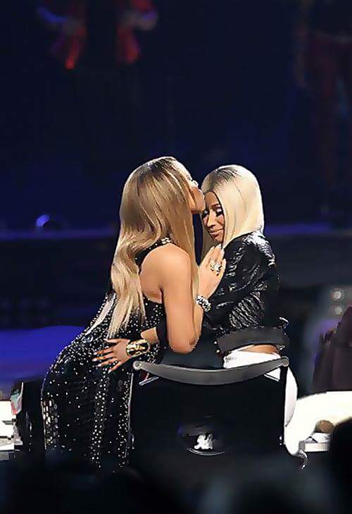_criss06's tweet photo. Amizade do pop part 2 #HappyBirthdayNickiMinaj https://t.co/PorVyWpOFR