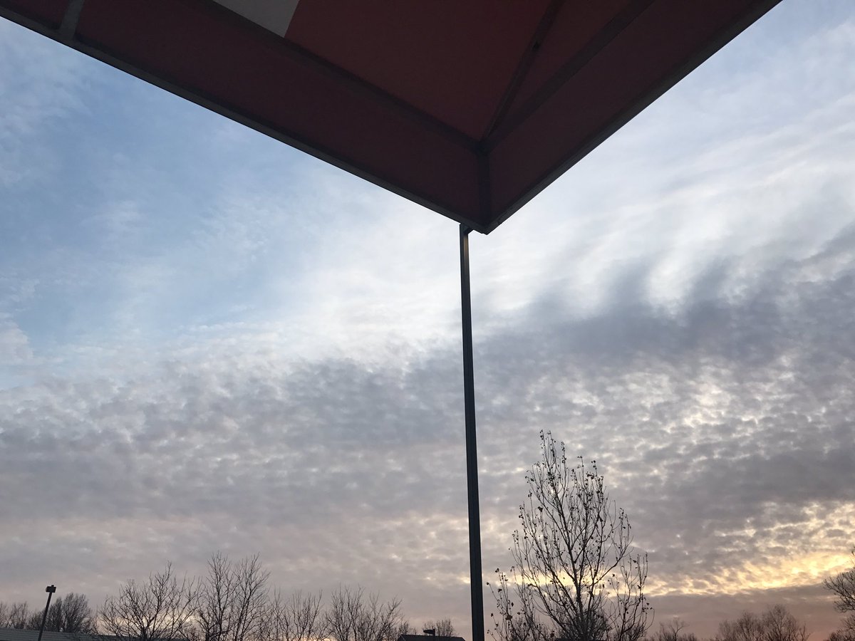 ToasterRoboArt's tweet photo. Some nice skies also... https://t.co/mBwDmuofNY