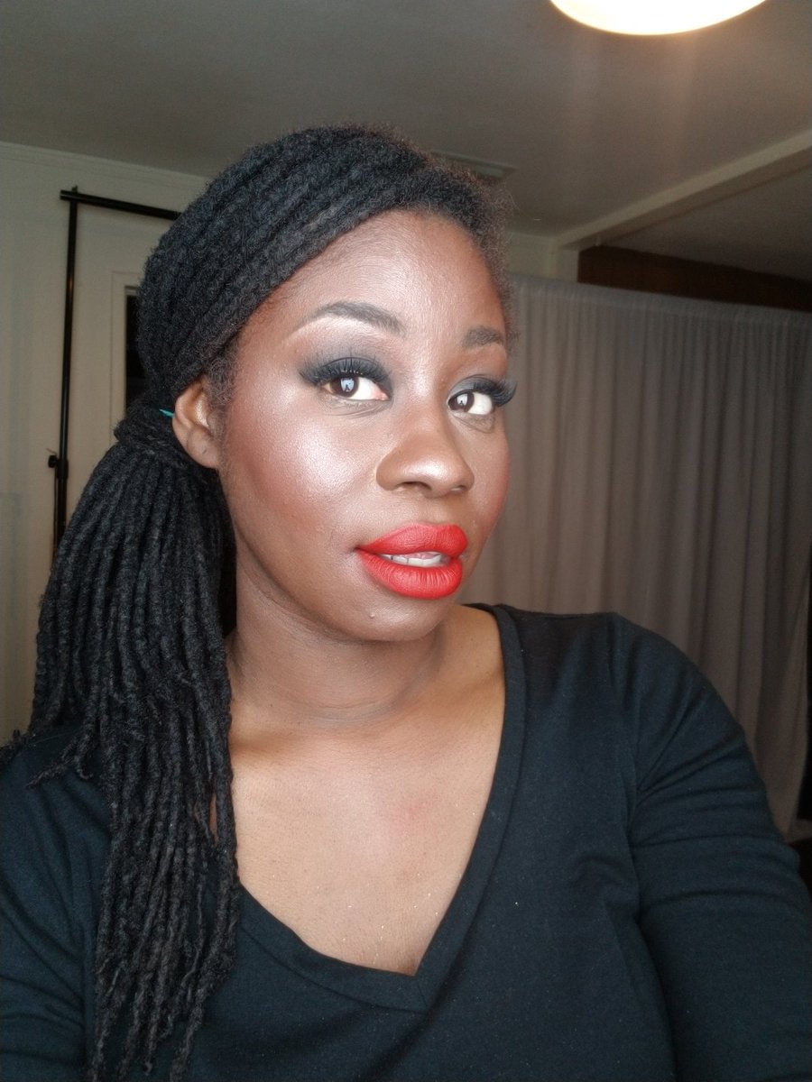 Brownsugahsworl's tweet photo. @fentybeauty
@juviasplace
@boxycharm
@b_radiance
#ilovemakeup #darkskin
#browngirl #almost38 #dec14 https://t.co/HunRZp9XWw