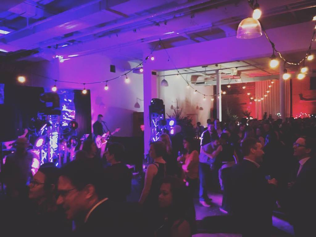 A1djs_mtl's tweet photo. Back at it again! Financiere Banque Nationale et le team de @la_petite_touche #av #a1djs #christmasparty #partydebureau #partydenoel https://t.co/ojhUGJuClq