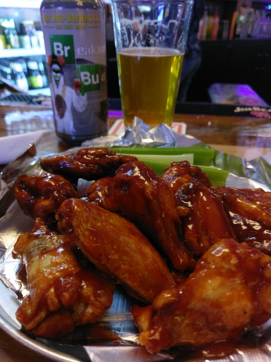 JakeWalker47's tweet photo. Come out to @OB_BarandGrill every Thursday for $0.55 wings and @KneeDeepBrewing Breaking Bud!! https://t.co/BKly1m5WPr