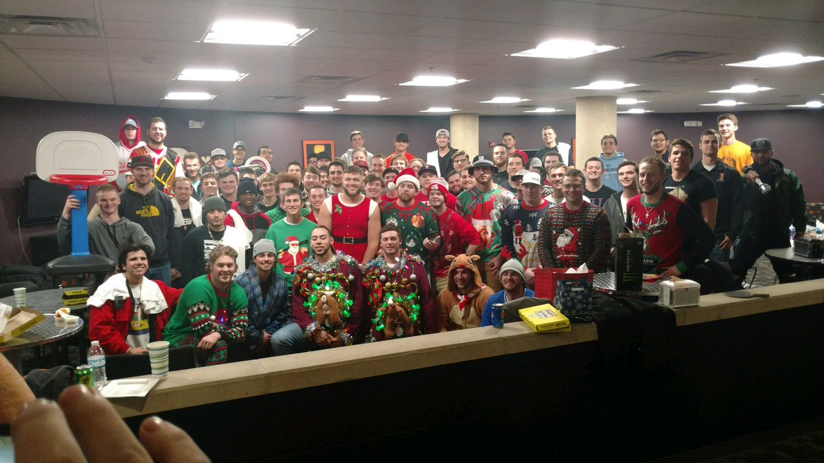 Merry Christmas and Happy Holidays from the Warriors! 🎄🎁