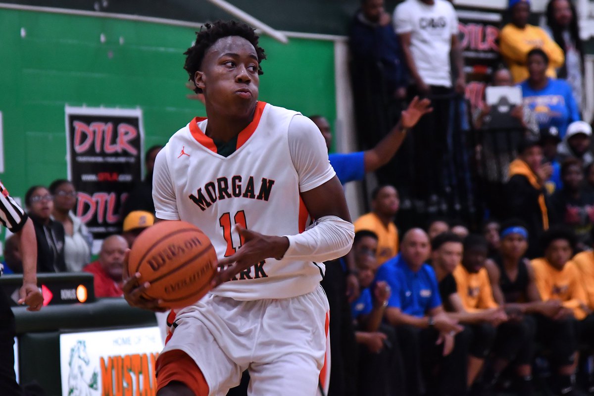 michaelsobrien's tweet photo. No. 1 Simeon threw down 10 dunks and dominated the second half to beat No. 3 Morgan Park and win the Battle of Vincennes. 

https://t.co/5VXQbB8Dy2 https://t.co/IHOk5h52Vw