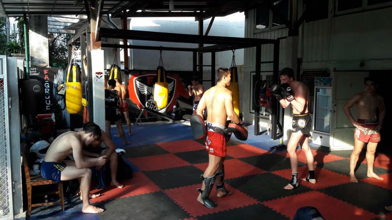 lowendsewage's tweet photo. Spending the day with the F.A. Group crew; their gym is one of the most well respected muay thai spots in Bangkok. Super clinch heavy approach. Gonna take away all I can. @CagedGloryFC #NOG13 #CGFCThailand https://t.co/pXeGoyDlFr