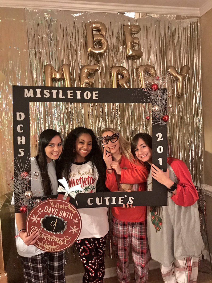 SpannCynthia22's tweet photo. Creating Memories!! Our Last Ride♥️ #Seniors #HerDaddyWasSanta #CheerParty https://t.co/gf2oVS5HdB