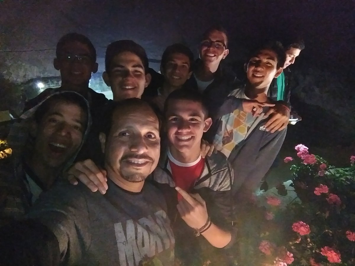 JavierJRTT's tweet photo. El día de ayer esta promoción dejó las aulas y no me queda más que agradecerles por toda la paciencia, confianza y cariño demostrado a lo largo de estos dos años. Hasta siempre mostros!, se les va a extrañar. #SPXIV https://t.co/jvL0zSEzL0