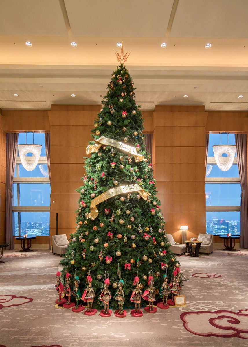 Красивые елки были. Елка в Ritz Carlton. Новогодняя елка. Красивая елка на новый год. Наряжаем елку.