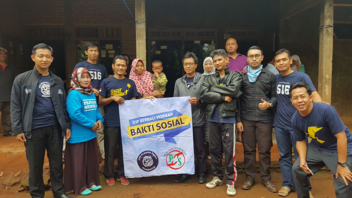 <a href="/KemenkeuRI/">#UangKita</a> <a href="/PajakJateng1/">#PajakKitaUntukKita</a> <a href="/DitjenPajakRI/">#PajakKitaUntukKita</a> <a href="/aniwinn/">Ana</a> <a href="/ISuwandio/">Irawan Suwandio</a> <a href="/pandupajak/">#LiterasiFinancial</a> <a href="/PajakMania/">PajakMania</a> <a href="/endaryono/">#DirumahAja</a> <a href="/UungEka/">Eka Damayanti</a> <a href="/jeparakabgoid/">Pemkab Jepara</a> Tim @KPPJepara bersama Sahabat Komunitas #PejuangSedekah berkeliling menyambangi para dhuafa di Desa #Bantrung Kec. #Batealit #Jepara.

Kolaborasi dalam #BaktiSosial ini merupakan implementasi #KerjaBersama guna menciptakan harmonisasi.

#HAkI #JumatBerkah #PajakKitaUntukKita