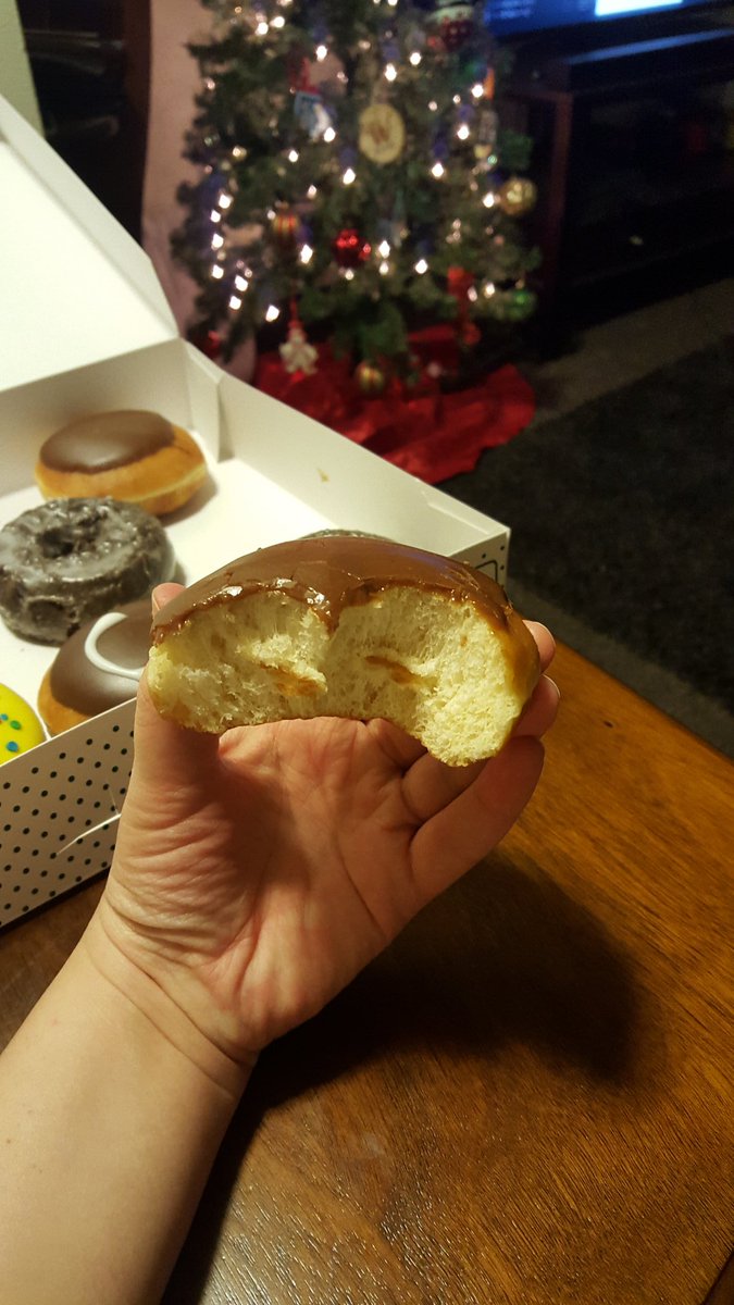 KaitlinW6's tweet photo. Hey @krispykreme do you think maybe there should be custard in my custard donut?! Only 1/4 of this custard donut had custard in it...WHY DOES THIS ALWAYS HAPPEN!!! https://t.co/y4WdYeiXv2