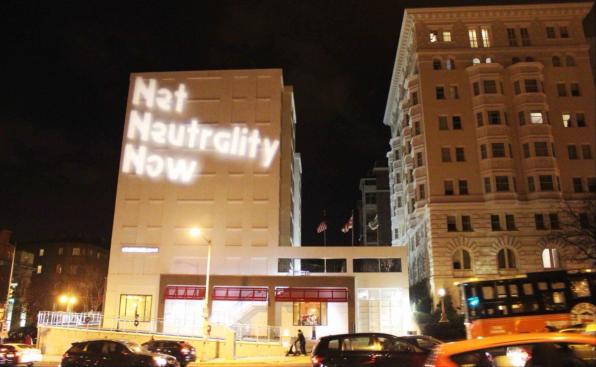 ProtectOurNet's tweet photo. Images from the #TelecomProm #VerizonProtest last night in #DC outside the Hilton where #FCC chairman Pai wined and dined with Telecom CEOs and lobbyists. 

Our messaging was pretty clear. #NetNeutrality NOW! 

https://t.co/KBVrPtAgid https://t.co/yYA03mKUQy