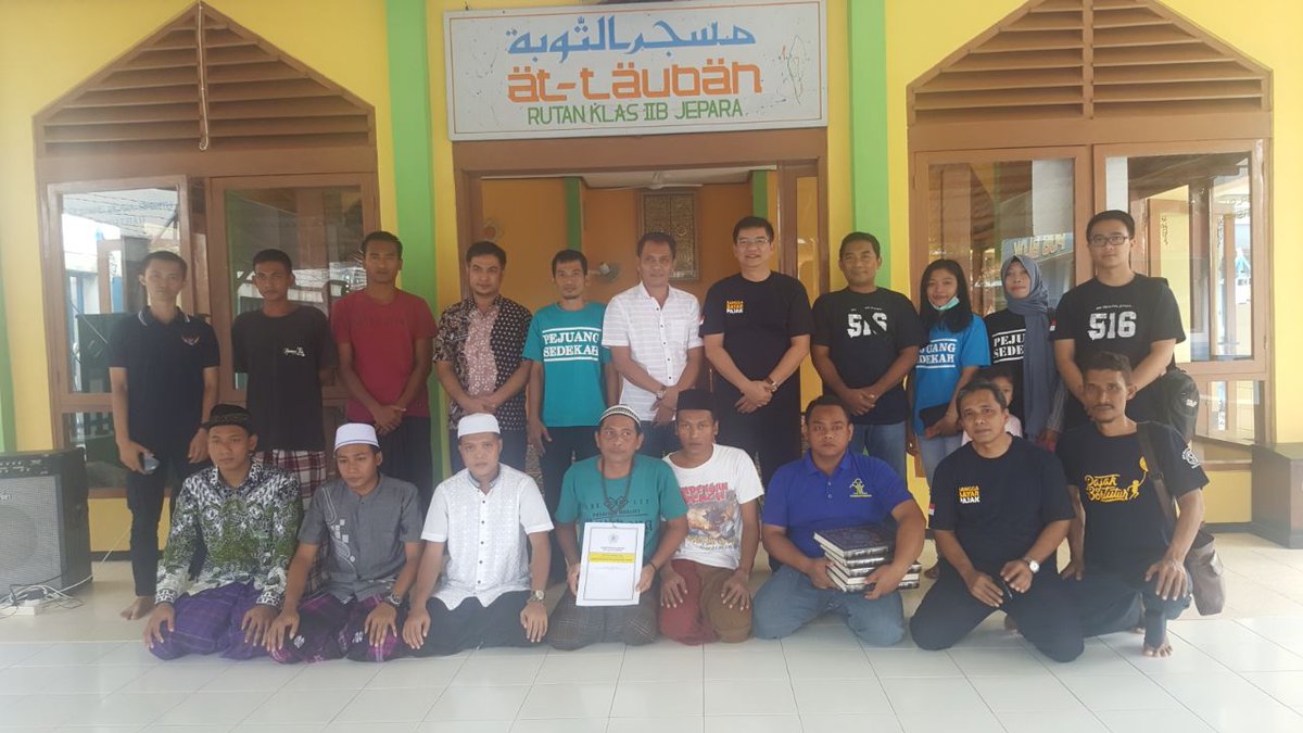 <a href="/KemenkeuRI/">#UangKita</a> <a href="/PajakJateng1/">#PajakKitaUntukKita</a> <a href="/DitjenPajakRI/">#PajakKitaUntukKita</a> <a href="/aniwinn/">Ana</a> <a href="/ISuwandio/">Irawan Suwandio</a> <a href="/pandupajak/">#LiterasiFinancial</a> <a href="/PajakMania/">PajakMania</a> <a href="/endaryono/">#DirumahAja</a> <a href="/UungEka/">Eka Damayanti</a> <a href="/jeparakabgoid/">Pemkab Jepara</a> <a href="/putra_head/">Cips</a> @rchmnrp <a href="/sayvul/">Saeful Bahri</a> <a href="/azaekhan/">zaekhan</a> <a href="/tigasatumei/">tigasatumei@gmail.com</a> <a href="/master_fuu/">muhammad fuad hasan</a> <a href="/adillaratuu/">Adilla Ratu Ghassani</a> <a href="/MutiaraPriska/">Mutiara K Priska</a> <a href="/SalimhamidC/">salimhamid</a> <a href="/akangsamsul/">Samsul Arifin</a> <a href="/AgungPakdheID/">mastommykw9</a> <a href="/aan_zulfikar/">aanzulfikar</a> <a href="/syaivamri/">amri</a> <a href="/SetyaningaihAri/">Ari Setyaningsih</a> <a href="/marzuqijepara/">Ahmad Marzuqi</a> @hdiankristiandi <a href="/cbb100/">cakti budi bhakti</a> <a href="/ganjarpranowo/">Ganjar Pranowo</a> <a href="/humasjateng/">Humas Jateng</a> Dan yang terakhir;

3. Bantuan kepada warga binaan Rutan #Jepara.

#HAkI #DJPPeduli #JumatBerkah #PajakKitaUntukKita