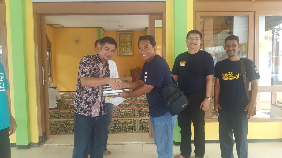 pajakjepara's tweet photo. @KemenkeuRI @PajakJateng1 @DitjenPajakRI @aniwinn @ISuwandio @pandupajak @PajakMania @endaryono @UungEka @jeparakabgoid @putra_head @rchmnrp @sayvul @azaekhan @tigasatumei @master_fuu @adillaratuu @MutiaraPriska @SalimhamidC @akangsamsul @AgungPakdheID @aan_zulfikar @syaivamri @SetyaningaihAri @marzuqijepara @hdiankristiandi @cbb100 @ganjarpranowo @humasjateng Dan yang terakhir;

3. Bantuan kepada warga binaan Rutan #Jepara.

#HAkI #DJPPeduli #JumatBerkah #PajakKitaUntukKita https://t.co/klK121BQIZ