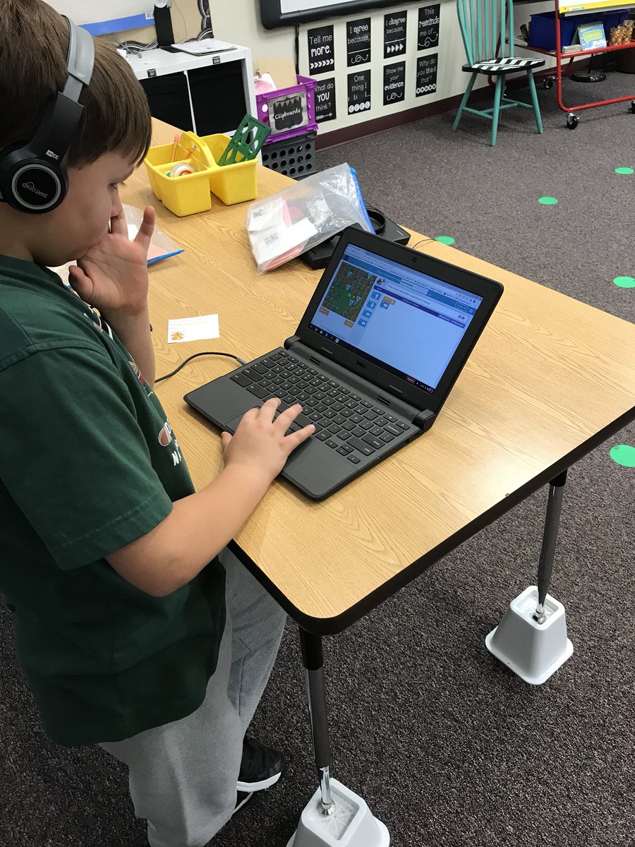 LA3rdHorntvedt's tweet photo. #HourOfCode2017  #gfpsla https://t.co/muSV7TxG1e