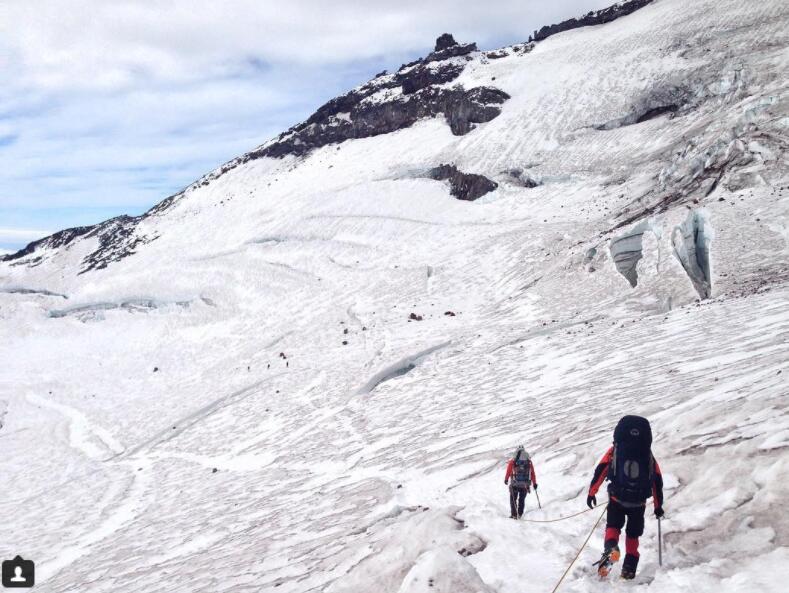 broadout_social's tweet photo. "Many people think that when the cold comes, hiking season is over, but that's definitely not the case," says Jeff Vincent. Here's how to actually enjoy it. https://t.co/zdJRr0j4bm #hiking #hikinginwinter #Broadout https://t.co/dSkv9K7f6k
