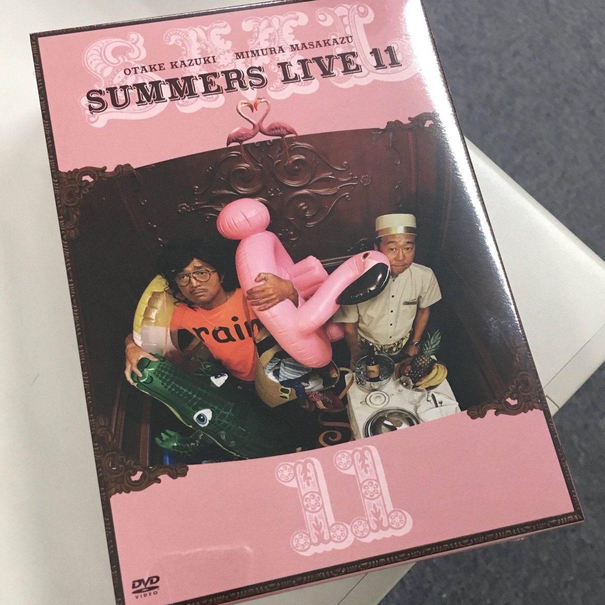 SML11_DVD's tweet photo. 「さまぁ〜ずライブ１１」DVDが完成してサンプルが届きました！
12/20発売です。もうすぐ発売日！！
https://t.co/snlAWTsHVy
#SML11 https://t.co/zQV9SIZj5a