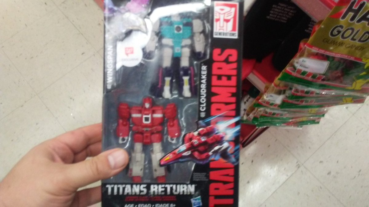 ljacone's tweet photo. Glad I stopped at Walgreens! #transformers #clones #cloudraker #wingspan https://t.co/qizWBAInZr