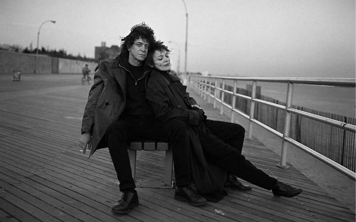 dark_shark's tweet image. Lou Reed and Laurie Anderson, Coney Island, New York, 1995 by Annie Leibovitz #TheVelvetUnderground
