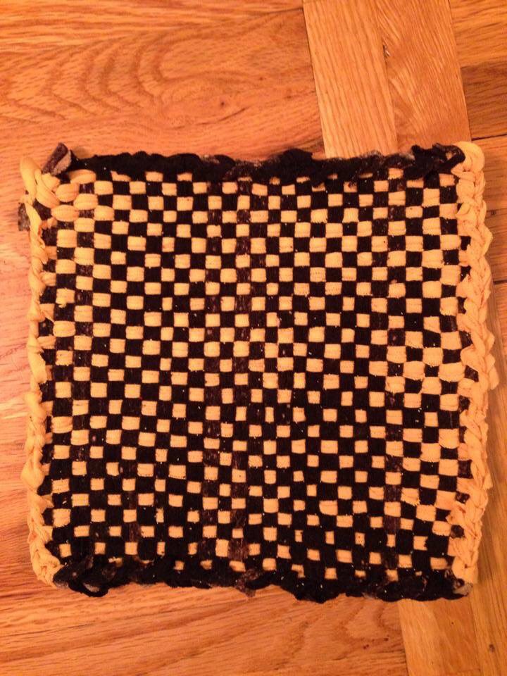 HOTThreadsSD's tweet image. This potholder ran outta my Amazon Handmade shop to California. It wasn't a fan of South Dakota winter weather.♻️ #potholder #handwoven #recycledtshirts #fiberarts.