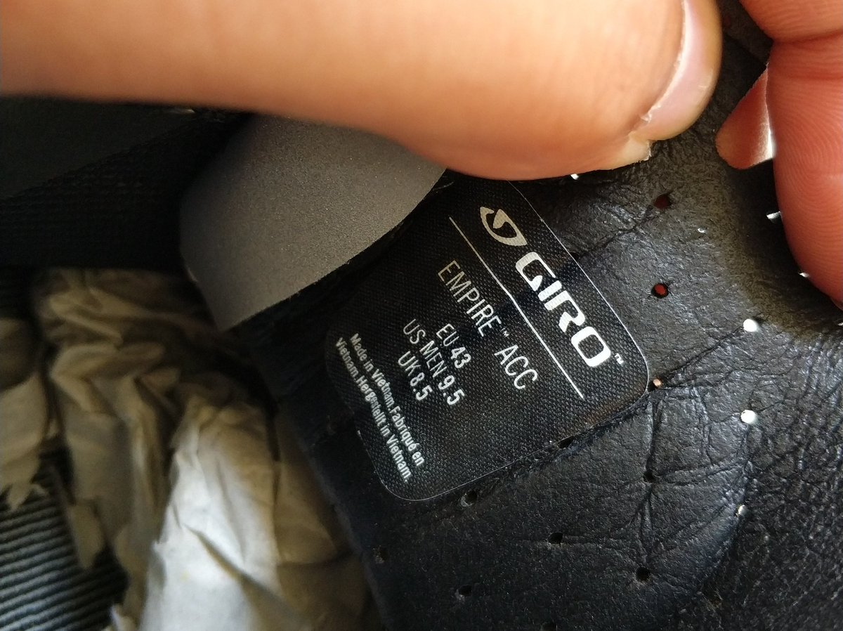 fix_fixed's tweet photo. Wts Giro Empire sz 43 2,2 aja. Baru beberapa kali pakai. #fnfjb @AlcatrazTrack @Indotrack @_notsofast_ https://t.co/fJulV2TbAy