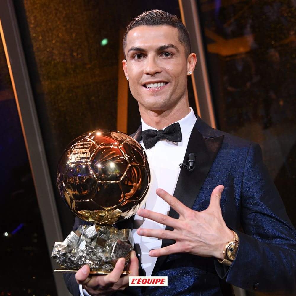 AcfuFoot_'s tweet photo. Ballon d'or 2017 🎉🎉🎉 #HalaMadrid https://t.co/GZ47wZdEL2