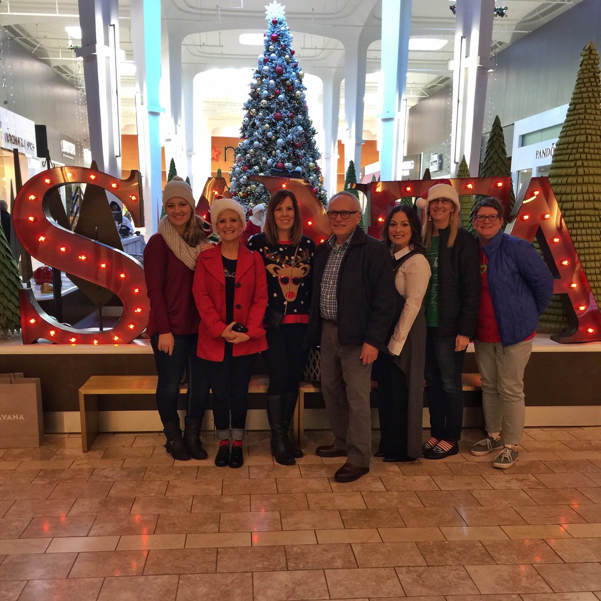 renefabre's tweet photo. Had a blast at #WestfieldSC #Tukwila today doing #mobilecomcamp #FirstamEDU #realestate #education #clockhours #socialmediamarketing with @jhbelltitle & @dawnctweets
.
Love playing with #shopsmall #SmallBiz https://t.co/sg7d7Ronas