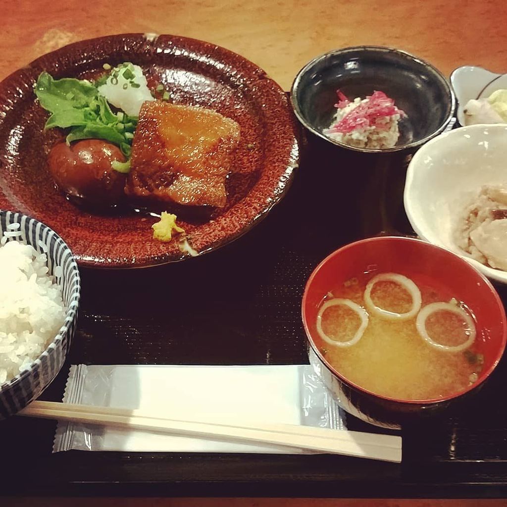 とらきち 盛岡市南大通１ 居酒家 里伊 木 金曜のみ ランチ 営業 県産豚の角煮定食 0円 豚も大根も良い感じに味が染みて 柔らかい ご飯がすすむ すすむ 金曜日のランチは混むので注意 居酒屋 盛岡市 岩手県 T Co 9im0z9pqxx